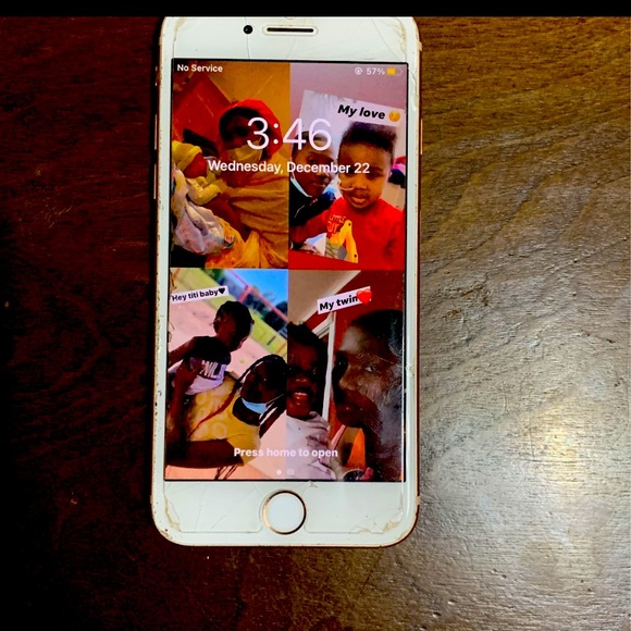 iPhone 8 for sale unlocked no cracks works perfectly fine color rose gold - Picture 3 of 4